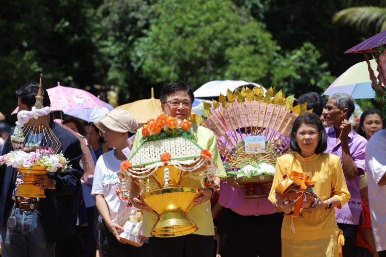 วิทยาลัยเกษตรและเทคโนโลยีนราธิวาส ร่วมเป็นเจ้าภาพทอดกฐินสามัคคี ณ วัดบ้านทุ่งกง ประจำปี 2568